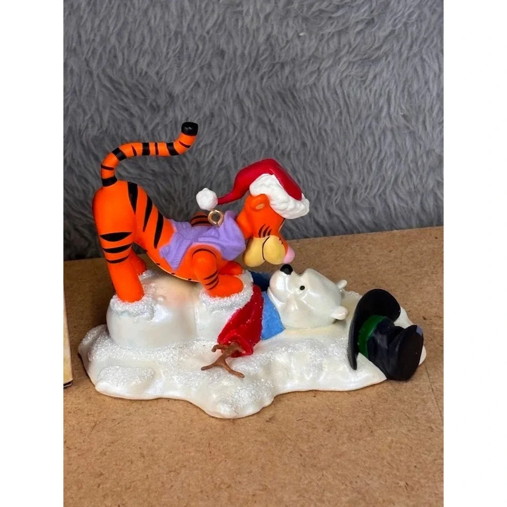 Hallmark Keepsake 2005 Disney Winnie the Pooh Tigger Bounce Practice Ornament
